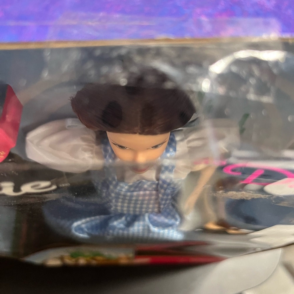 Wizard of OZ Dorothy and Munchkins and miniature characters. - Picture 5 of 16